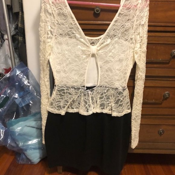 Formal Long-Sleeve Lace Peplum Dress - Picture 2 of 3